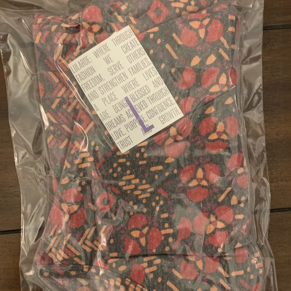 LuLaRoe Irma Tunic - Picture 4 of 4